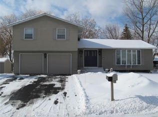 7375 Farmstead Rd, Liverpool, NY 13088