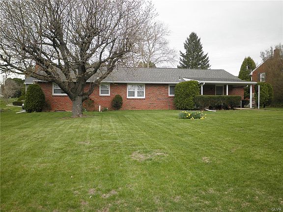 2nd image of 90 Oak Ln