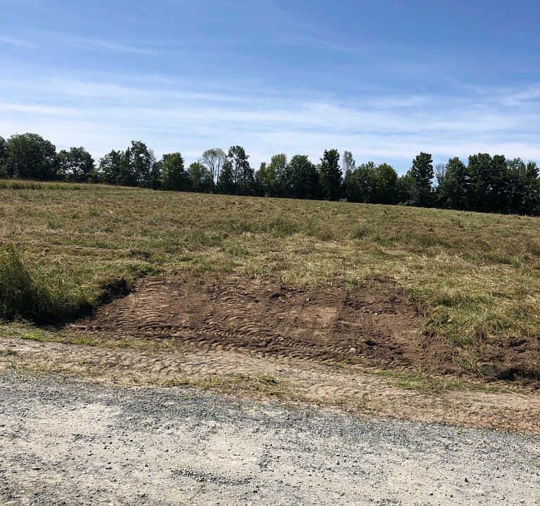 2nd image of 495 Hickory Ridge Rd