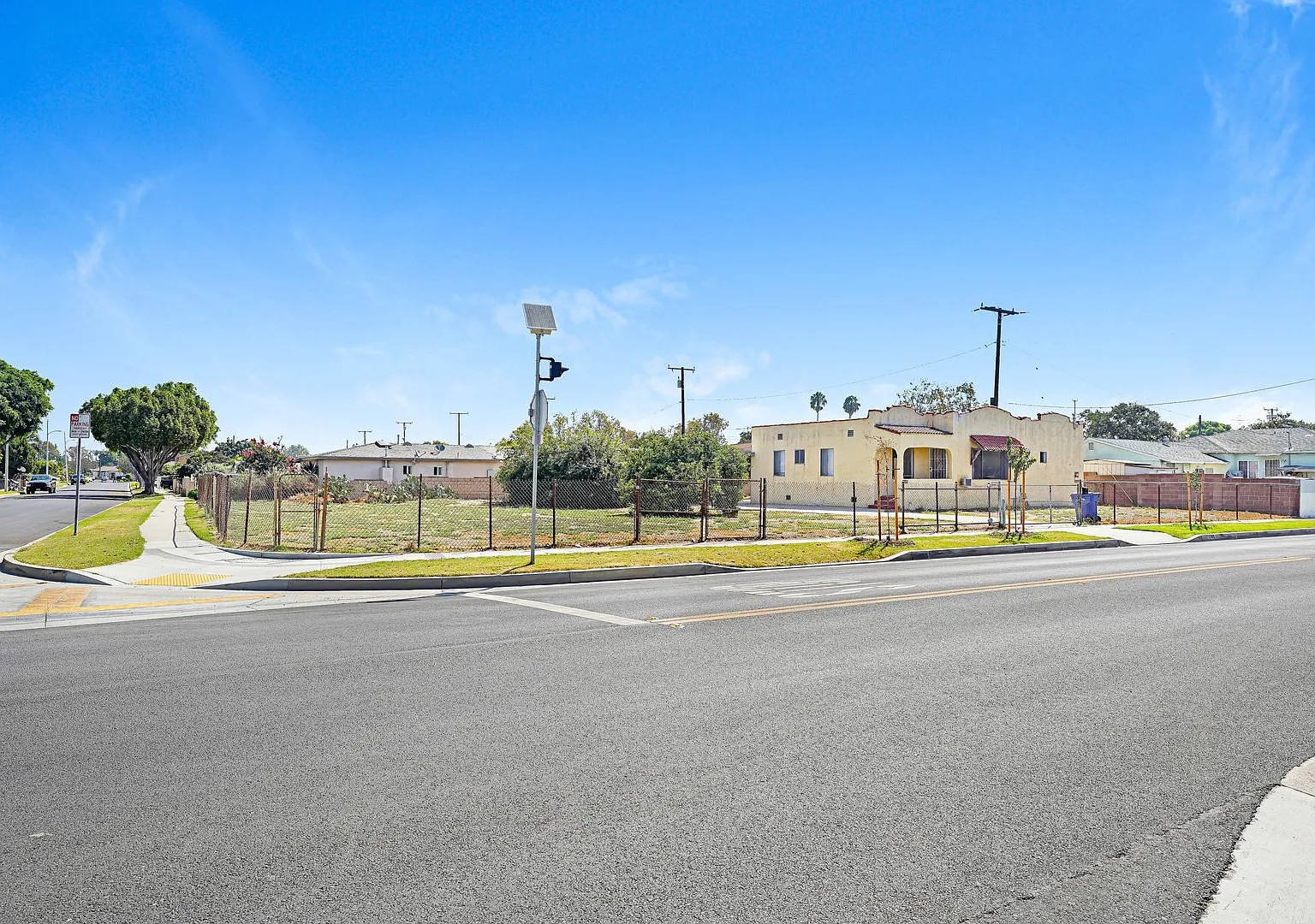 Beautiful SFR 3 BD| 2 Bath — Photo 1