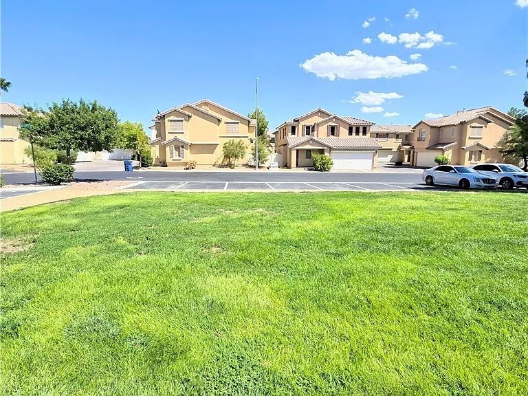 7858 Warwickshire Way — Photo 32