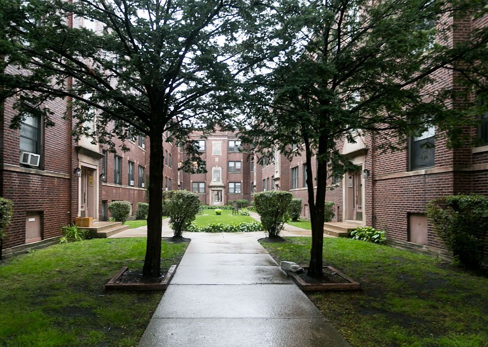 1st image of 1357.5 W Touhy Ave #3S