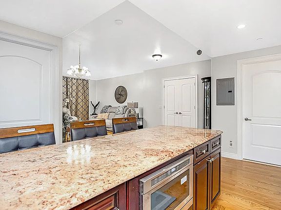 5th image of 6336 99th St APT 4F