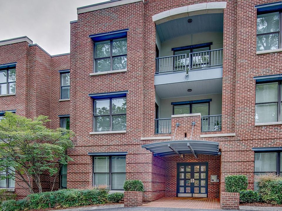 1st image of 4040 Woodlawn Dr Unit 35