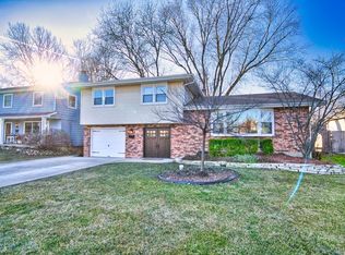 450 S Oak Glen Dr, Bartlett, IL 60103