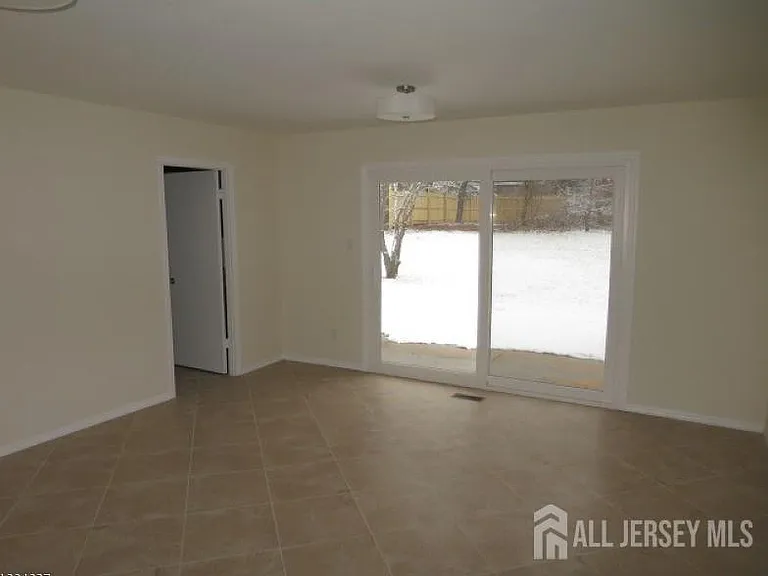 6 Flower Rd — Photo 3