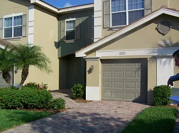 3 bed, 2.5 bath, 2348 sqft, $1,895 — Photo 1