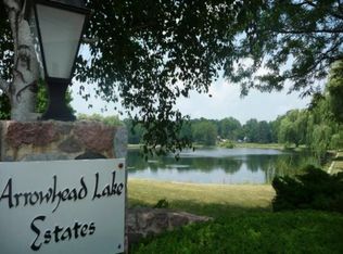 16645 Mary Cliff Ln, Brookfield, WI 53005