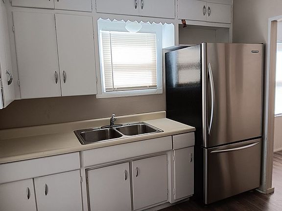 3rd image of 1247 Dietz Ave