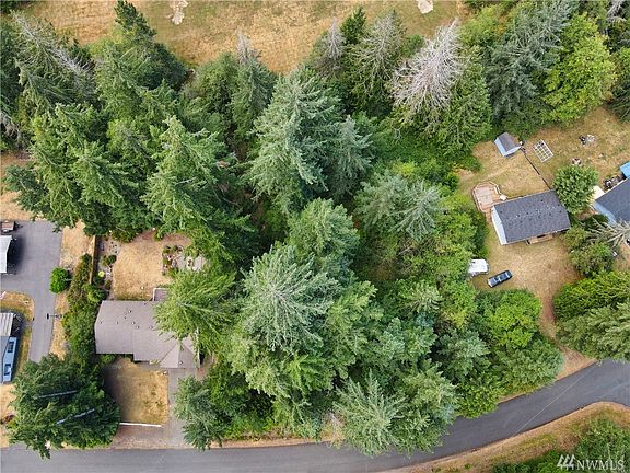 2nd image of 851 E Lakeshore Dr W
