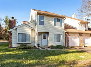 82 Cherrywood Dr, Somerset, NJ 08873