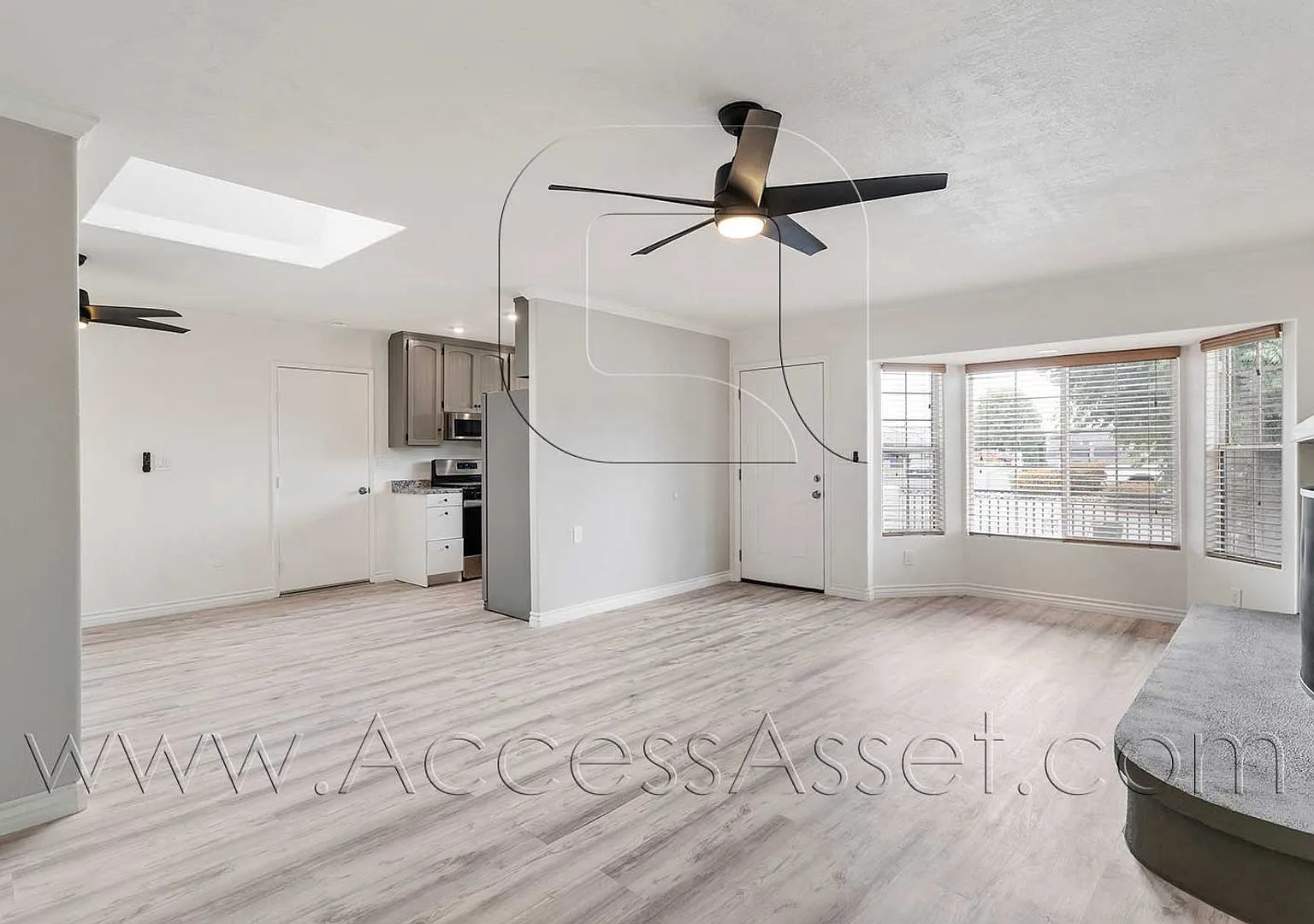 Remarkable 3 Bed/2 Bath Modern, Luxury And Comfort San Diego Home! — Photo 3