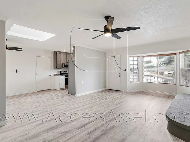 1636 Zoro Way — Photo 3