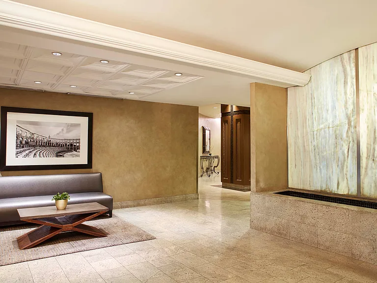235 Bloor St E — Photo 12