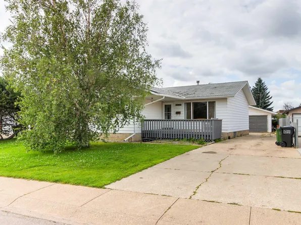 1984 68th St NW, Edmonton, AB T6K 2J4