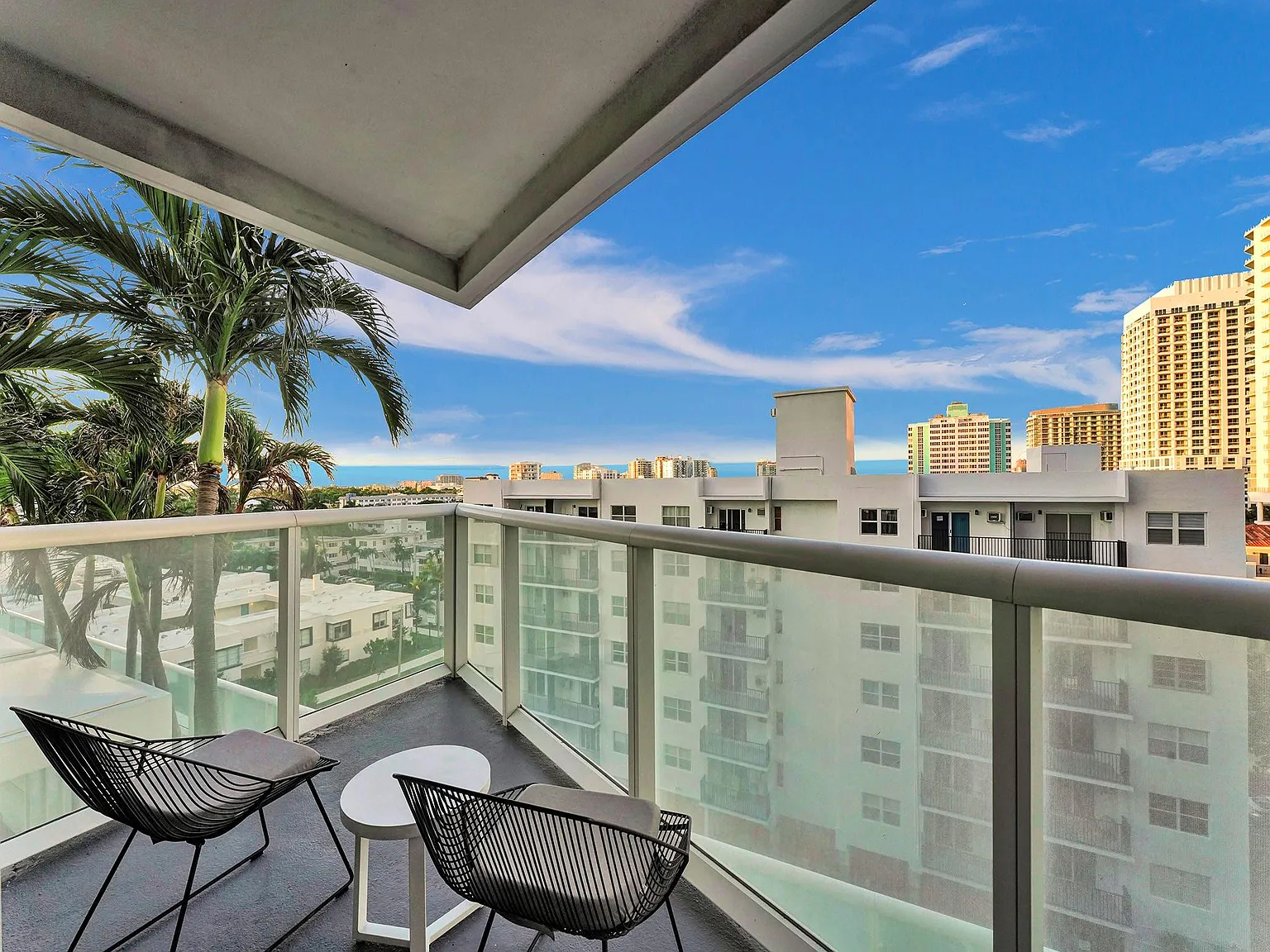 2 bed, 2.0 bath, 1255 sqft, $7,950 — Photo 2