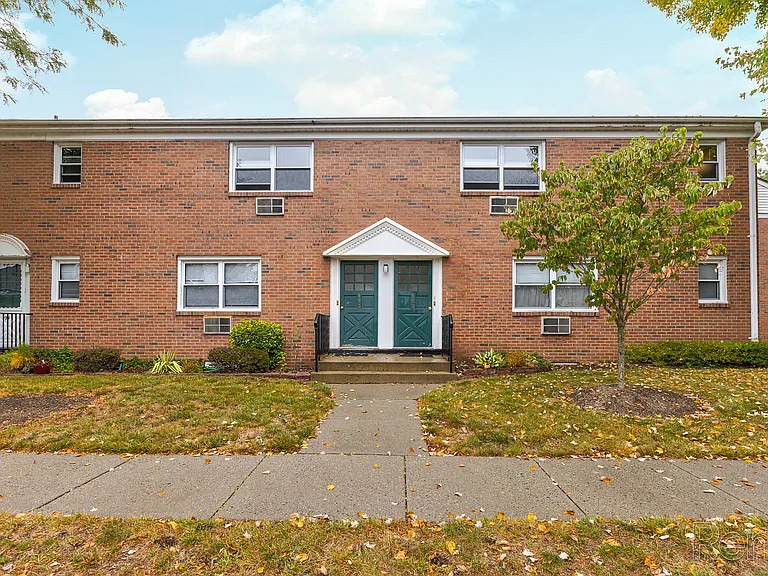 Nassau Arms Apartments — Photo 27