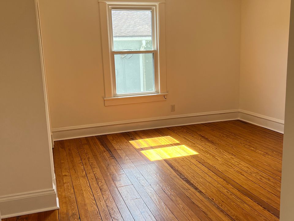Sunny, large bedroom 1