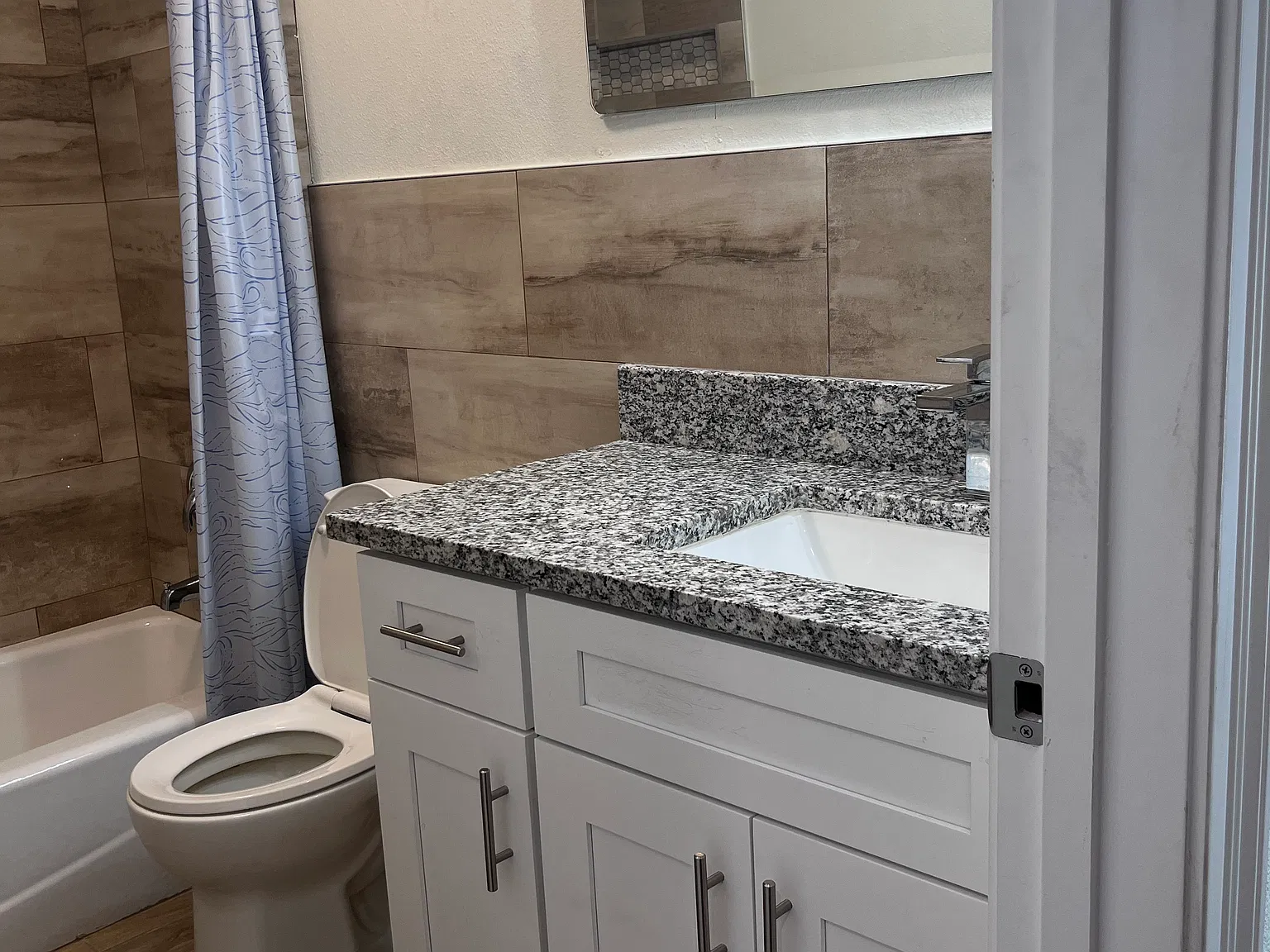 1147 E McDonald Ave — Photo 2