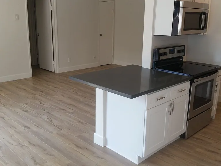 431 Indiana St — Photo 10