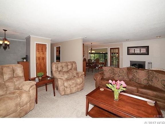 3rd image of 925 Sandstone Dr