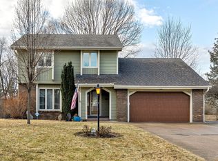 9608 Palm Cir, Urbandale, IA 50322