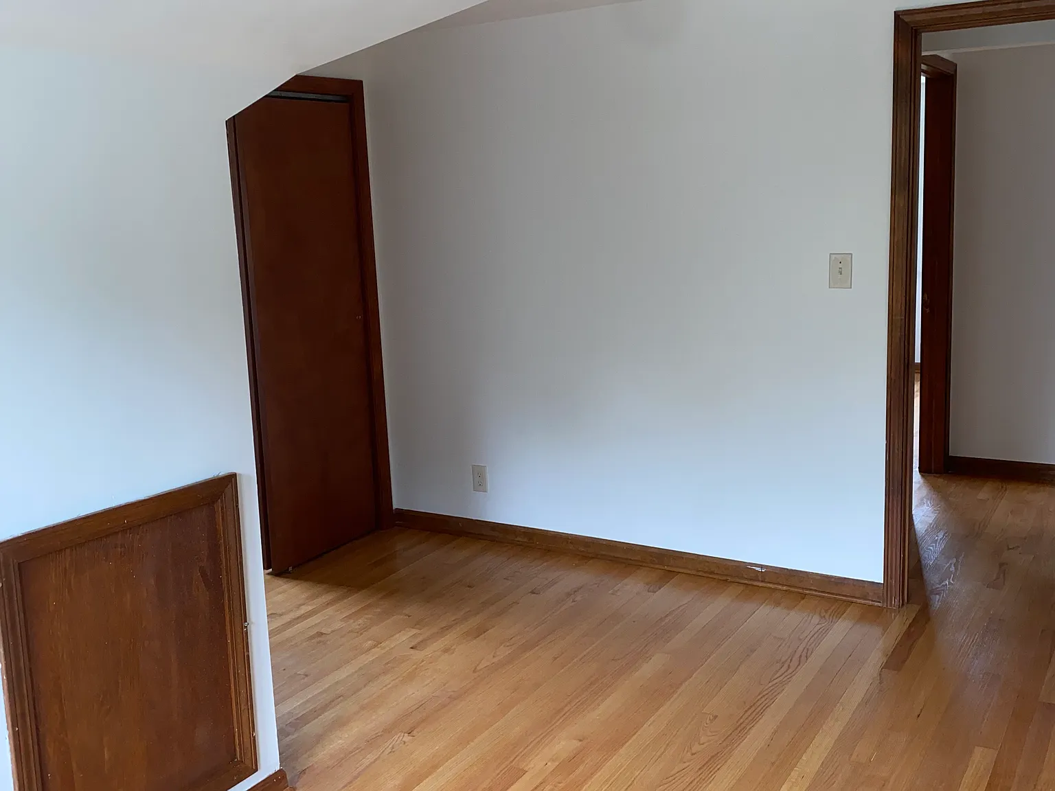 5 bed, 2000 sqft, $2,700 — Photo 3