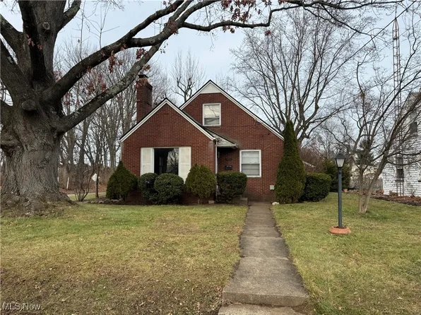 3053 Helen Pl NW, Canton, OH 44708