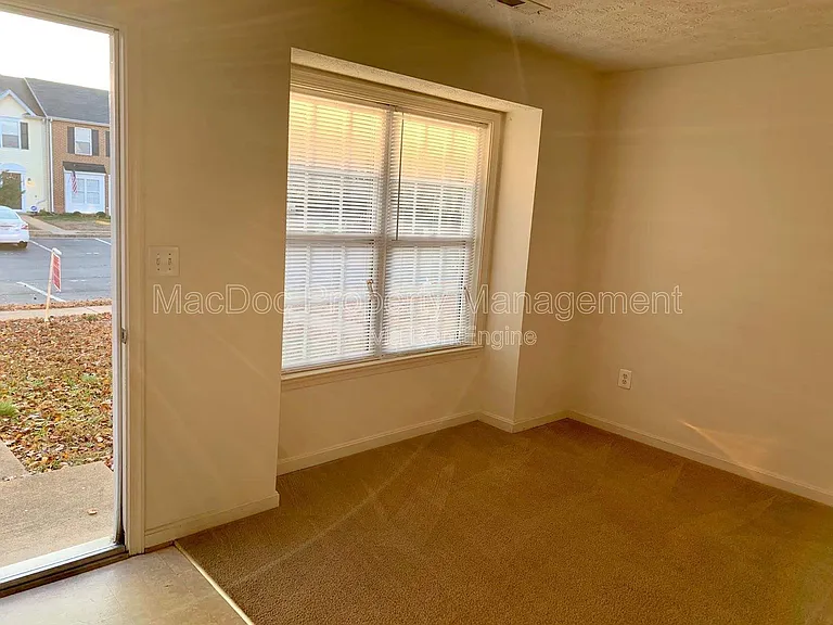 10506 Boxmeer Ct — Photo 4