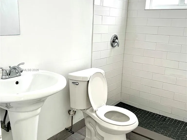 2121 SW 4th St — Photo 10
