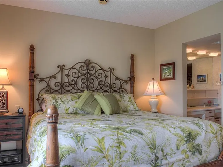 2109 Gulf Of Mexico Dr #1402 — Photo 13