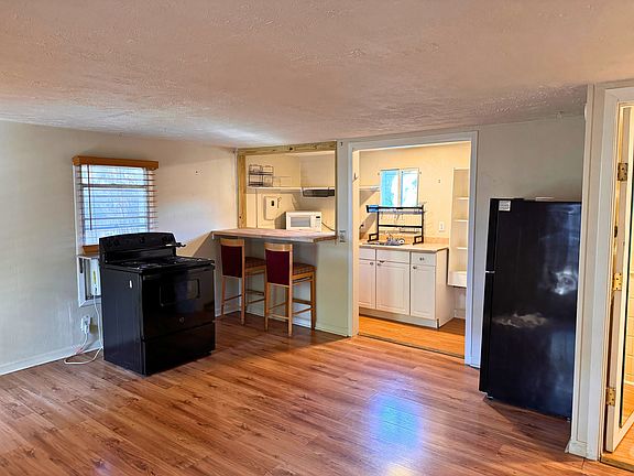 2nd image of 2410 Cambridge Ave