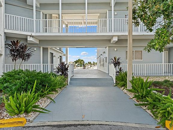 4th image of 610 ISLAND WAY #408