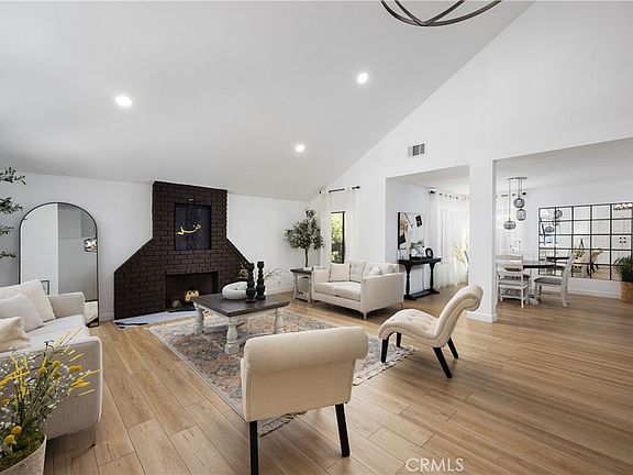 3rd image of 26042 Terra Bella Ave