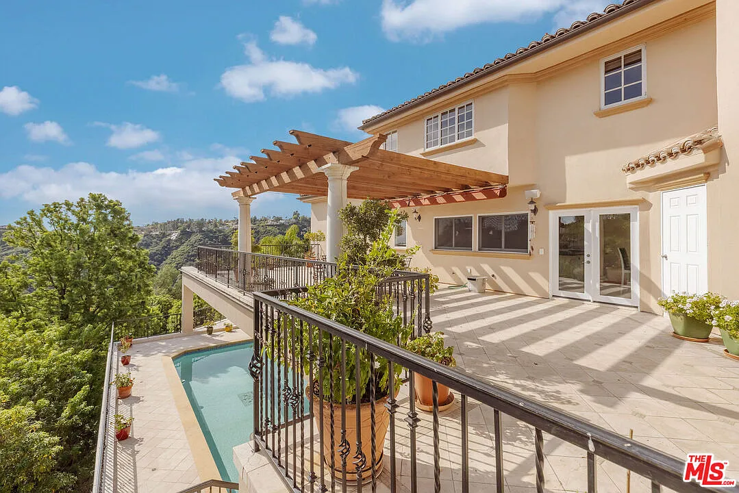 6 bed, 6.5 bath, 7049 sqft, $23,000 — Photo 3