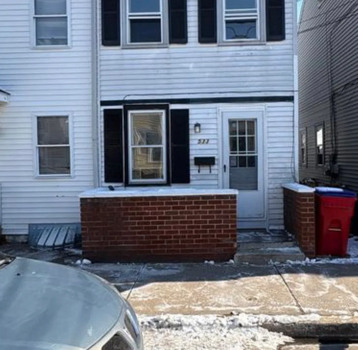 3 bed, 936 sqft, $2,100 — Photo 1
