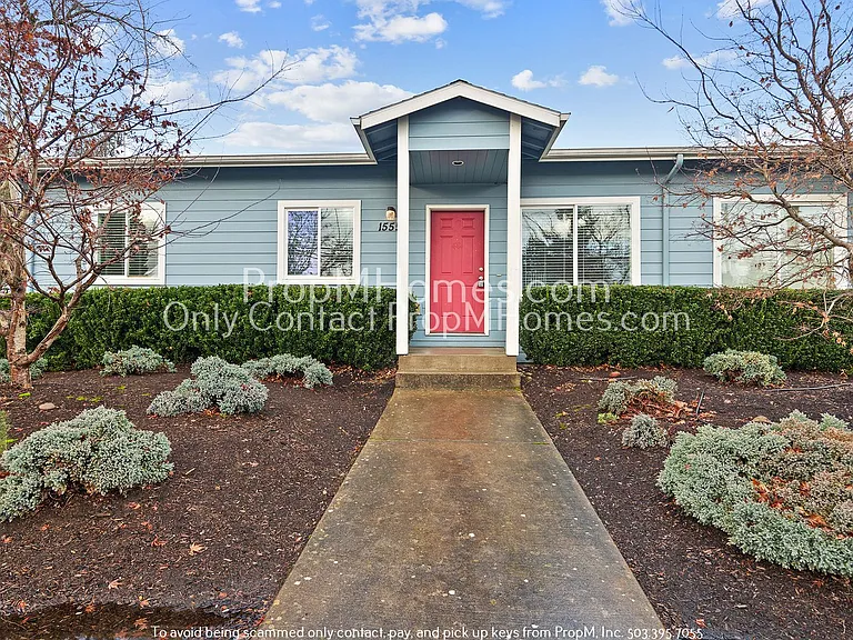 15559 NE Glisan St — Photo 1