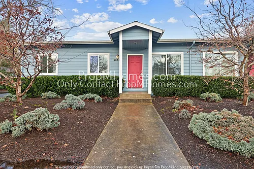 15559 NE Glisan St Photo 1