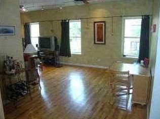 855 W Barry Ave APT 2B, Chicago, IL 60657
