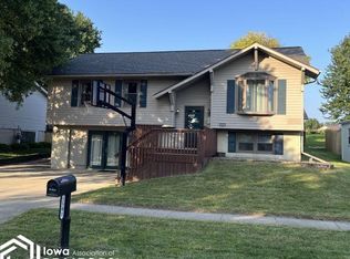 1501 Greenfield Dr, Marshalltown, IA 50158