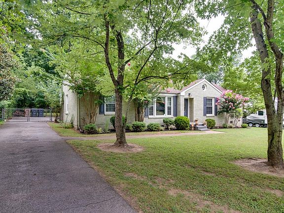 2nd image of 2406 Springview Dr