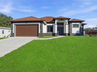 88 Orange Ave, Labelle, FL 33935