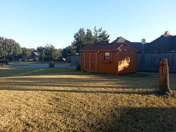3rd image of 4402 Lakehill Dr