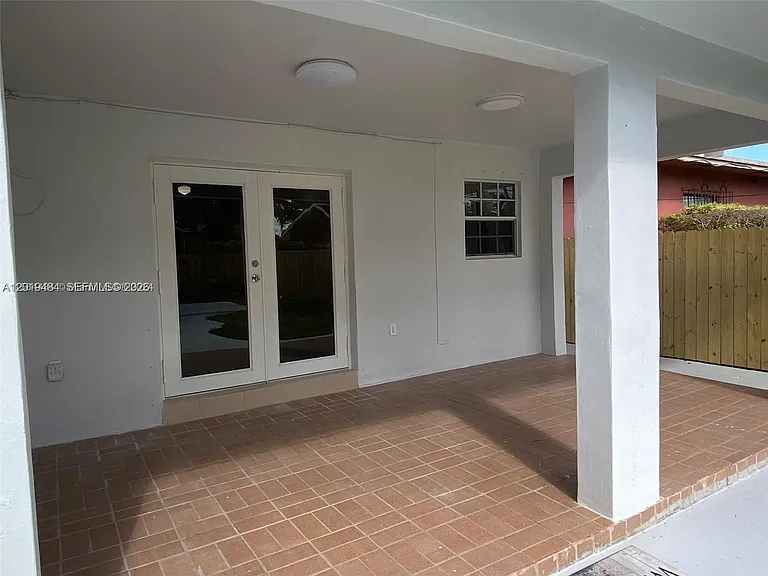 501 SW 120th Ave — Photo 24