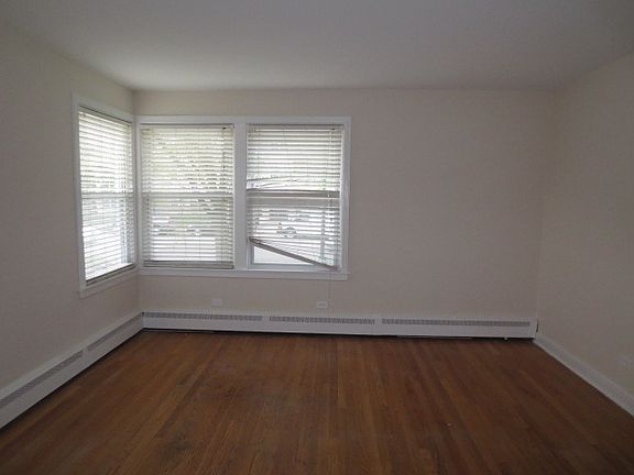 3rd image of 2500 W Touhy Ave APT 1E