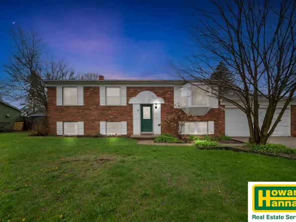 1431 Meadow Dr, Wolverine Lake, MI 48390