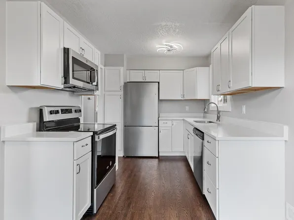 1075 Whitney Dr, Apple Valley, MN 55124