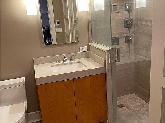 3rd image of 101 Jackson Ave APT 1B