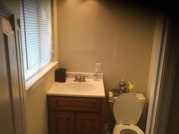 5th image of 7733 Cecelia Dr