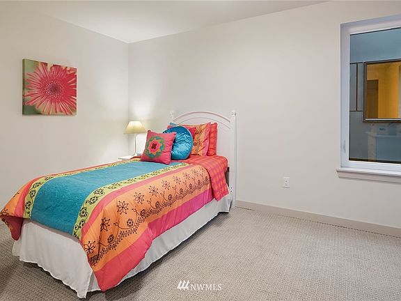 3rd image of 509 B NE 73rd Street